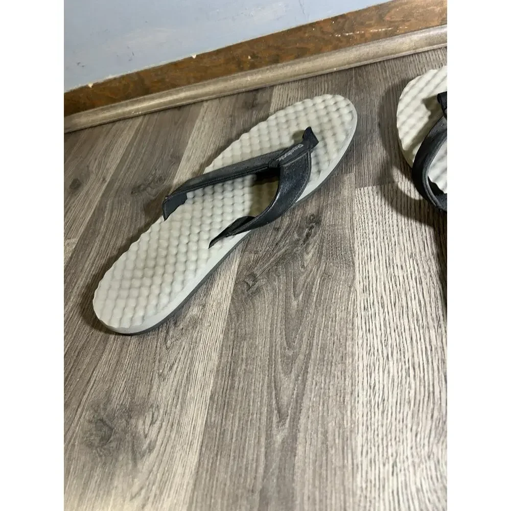 Men’s Reebok Size 13 Sandal Grey And Black